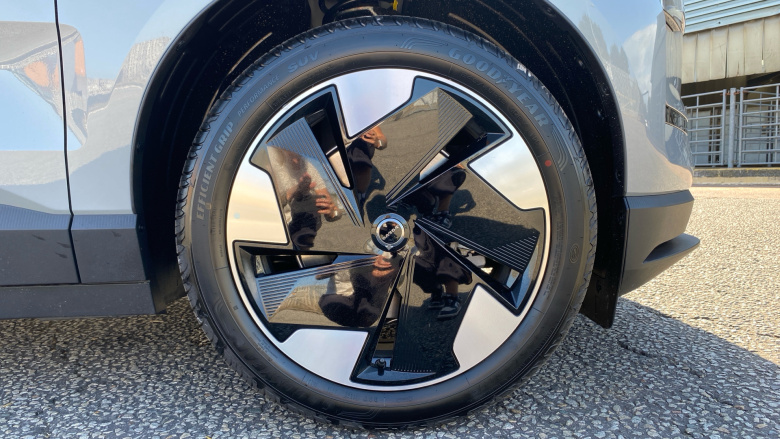 Volvo EX30 200kW SM Extended Range Plus 69kWh 5dr Auto Electric Estate